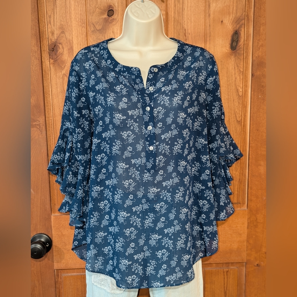 Vince Camuto Blue and White Flutter Sleeve Blouse